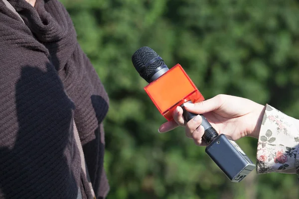 Interview with microphone — Stock Photo, Image