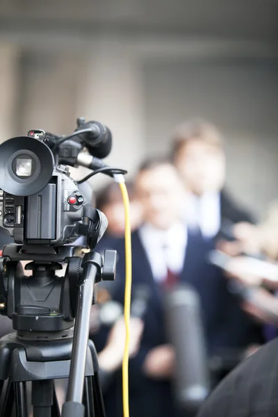 Interview à la télévision — Photo