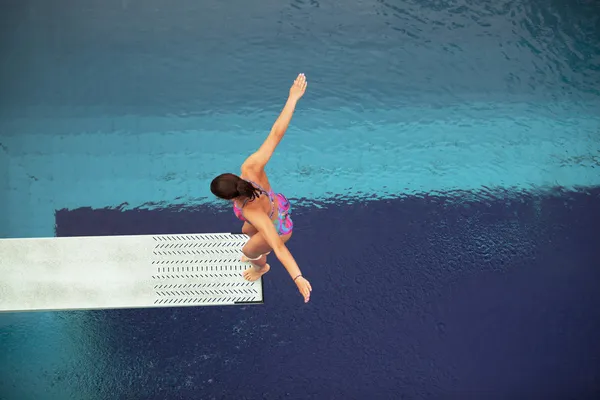 Preparing to dive into a swimming pool — Stock Photo, Image