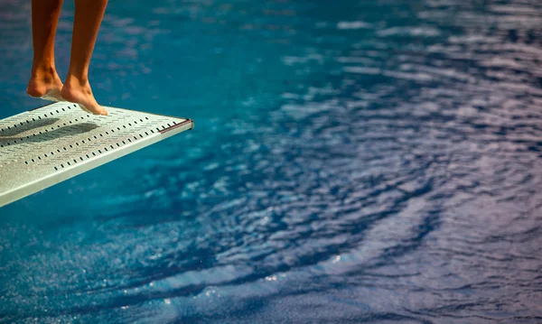 Jump in to the swimming pool — Stock Photo, Image