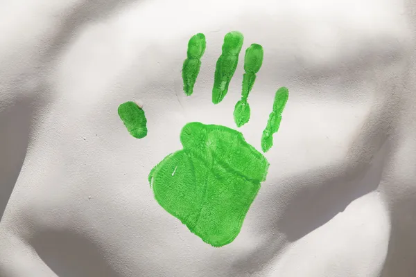 Grüne Hand auf weißem Hintergrund — Stockfoto