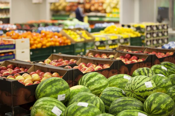 Fruta fresca no supermercado — Fotografia de Stock