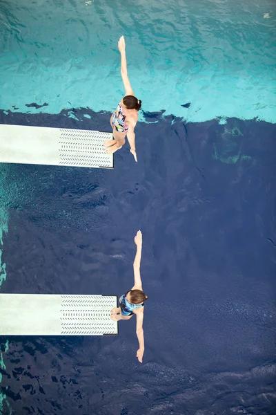 跳板跳水 — 图库照片