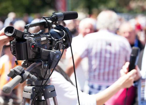 Interview à la télévision — Photo