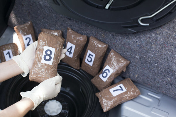 торговля наркотиками