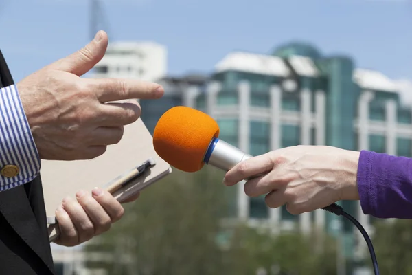 Entrevista a los medios — Foto de Stock