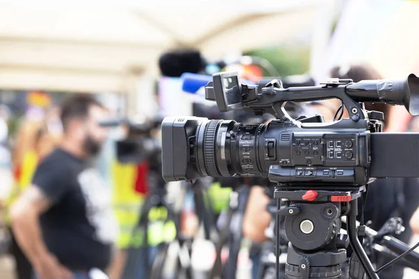 Haber Basın Toplantısı Bir Video Kamera Ile Ortam Etkinliğini Kapsıyor — Stok fotoğraf