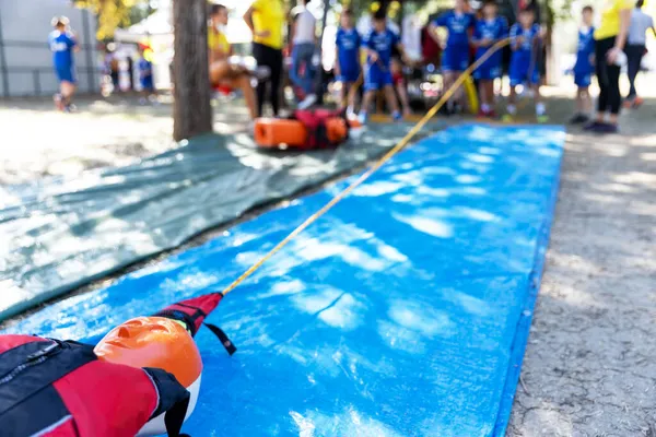 Cours Sauvetage Sauveteur Avec Mannequin Noyade Eau Entraînement — Photo