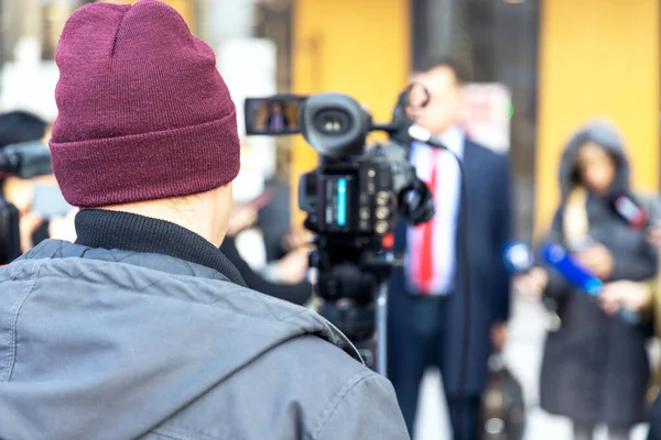 Haber Basın Toplantısı Bir Televizyon Kamerasıyla Medya Etkinliği Çekiliyor — Stok fotoğraf