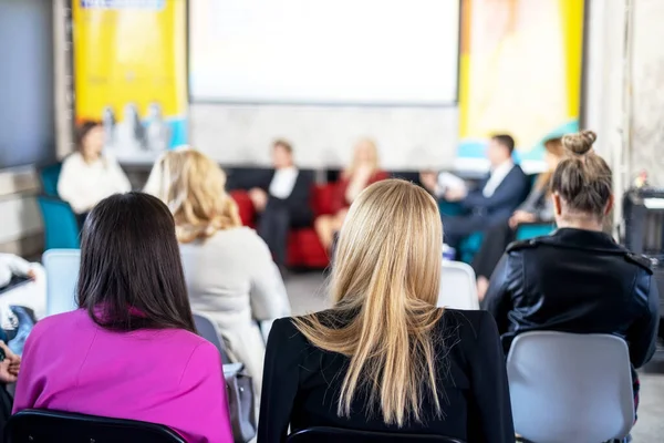 Audience Business Conference Training Event Table Discussion — Stockfoto