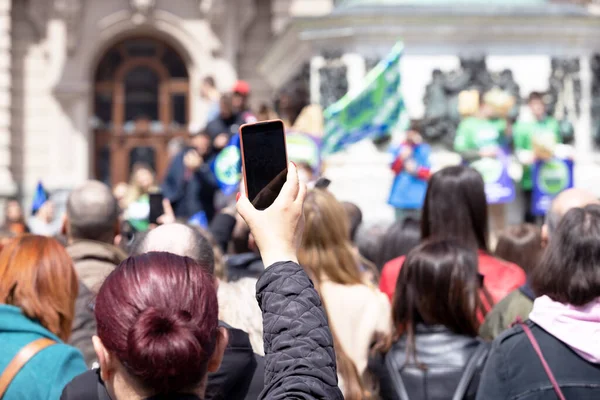 Periodista Móvil Filmando Protesta Manifestación Evento Mediático Con Smartphone —  Fotos de Stock