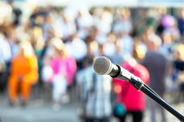 Publicity Media Event Microphone Focus Blurred People Background — Fotografia de Stock