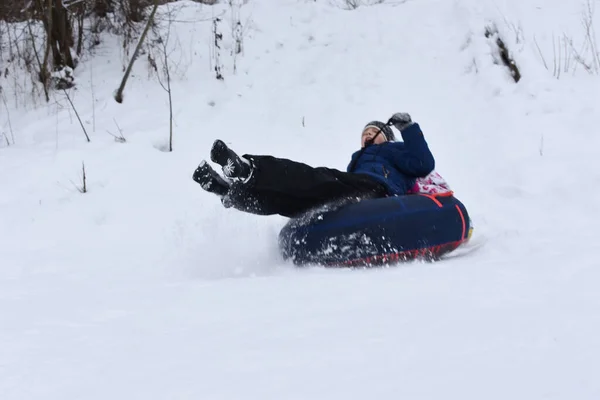 Der Junge Mit Den Sanften Hügeln Winter Spaß Bei Winterspielen — Stockfoto