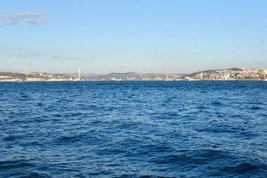 İstanbul. Hindi. Bosporus ve Dardanelles. uzak deniz kıyısında. denizcilik rotası