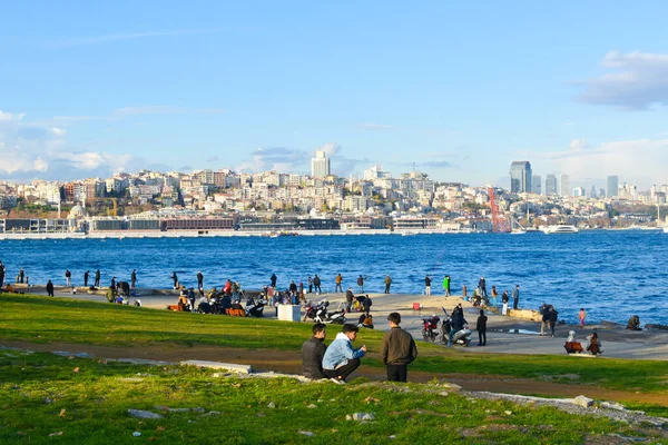 Stambuł Turcja Ulice Stambułu Normalne Miejskie Życie Indyku Ludzi Rybaków — Zdjęcie stockowe