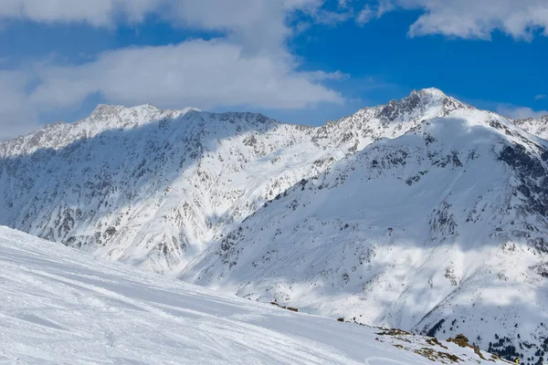 Mount Elbrus Met Skipistes Kaukasus Besneeuwde Bergen Alpine Skiën Frisse — Stockfoto