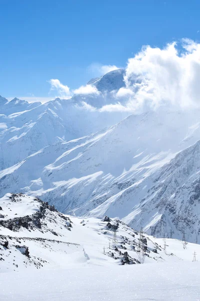 Mount Elbrus Med Skidbackar Kaukasus Snöiga Berg Alpin Skidåkning Friska — Stockfoto