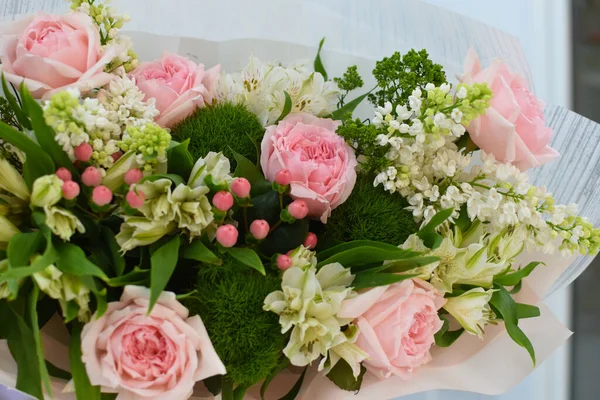 Arrangement Fleurs Sur Table Décoration Florale Décorative Fleuriste Beau Bouquet — Photo