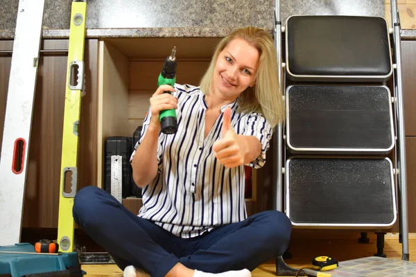 Mujer Haciendo Trabajos Construcción Casa Renovación Apartamento Chica Constructor Dentro — Foto de Stock