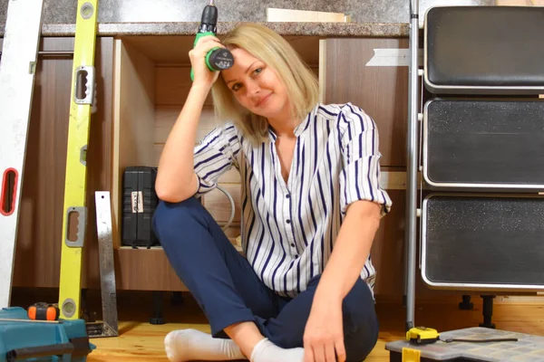 Mujer Haciendo Trabajos Construcción Casa Renovación Apartamento Chica Constructor Dentro — Foto de Stock