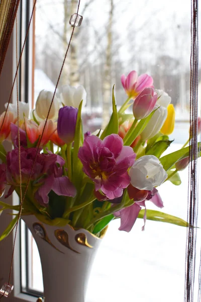 Blomsterarrangemang Bordet Dekorativ Blommig Dekoration Blomsteraffär Vacker Fräsch Bukett Färgglada — Stockfoto