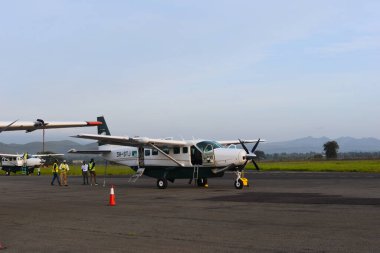 Özel jet uçuşu. Havaalanında küçük bir uçağın kirası..