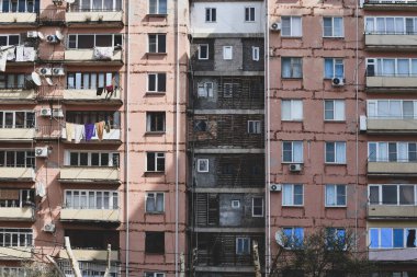 Eski Sovyet yüksek binaları. Rus apartmanları. Fakir varoşların dörtte biri. Şehrin yoksul kesimi