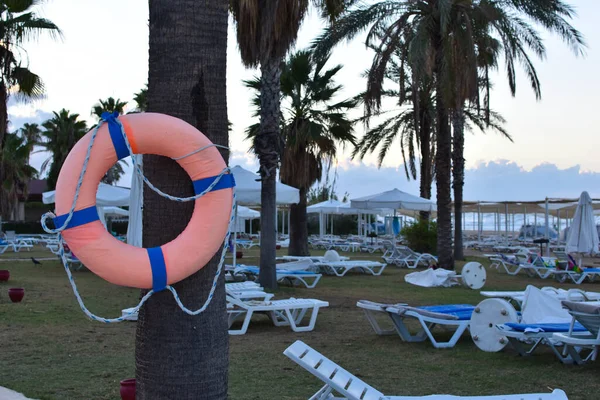 Boia Salva Vidas Praia Perto Piscina Hotel Equipamentos Segurança Água — Fotografia de Stock