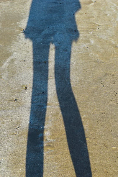 Shadow Female Feet Wet Sand Reflection Silhouette Feet Beach — Fotografia de Stock