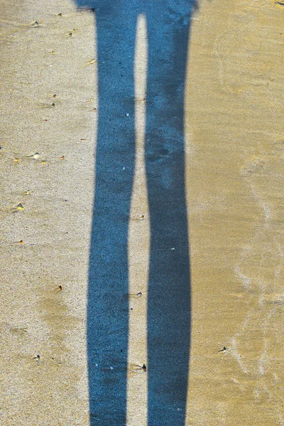 Reflexion Der Füße Sand Meer Sonniger Fußschatten Auf Nassem Sand — Stockfoto