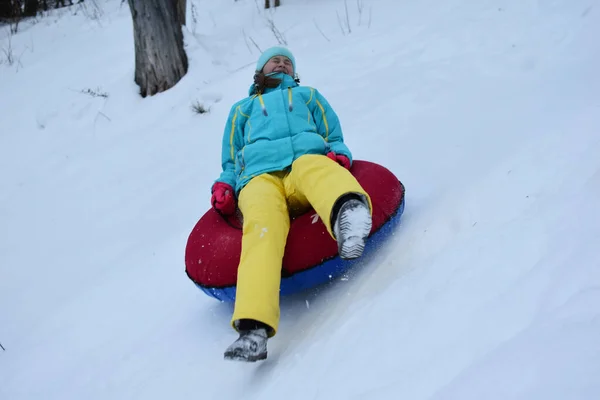 Happy Kids Tubing Snow Slide Winter Cheerful Childrens Active Sports — Stockfoto