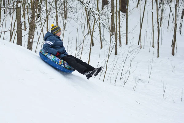 Happy Kids Tubing Snow Slide Winter Cheerful Childrens Active Sports — Fotografia de Stock