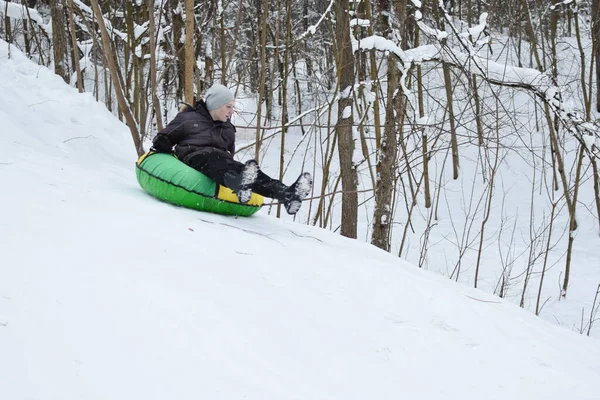 Happy Kids Tubing Snow Slide Winter Cheerful Childrens Active Sports — Zdjęcie stockowe