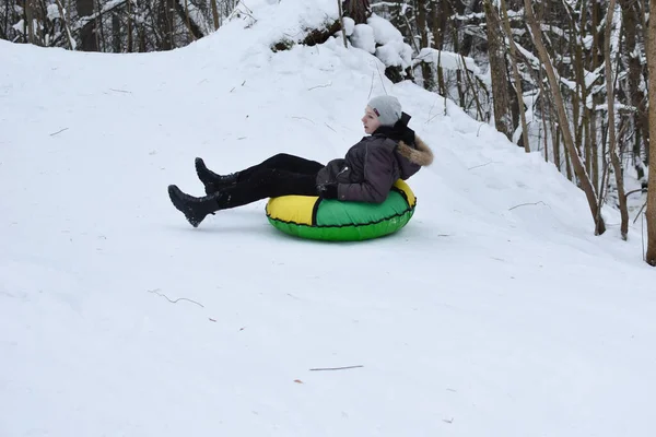 Happy Kids Tubing Snow Slide Winter Cheerful Childrens Active Sports — Foto Stock
