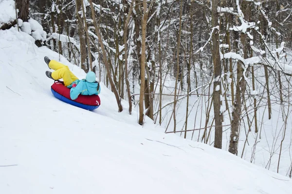 Happy Kids Tubing Snow Slide Winter Cheerful Childrens Active Sports — Fotografia de Stock