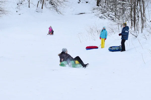 Happy Kids Tubing Snow Slide Winter Cheerful Childrens Active Sports — Fotografia de Stock