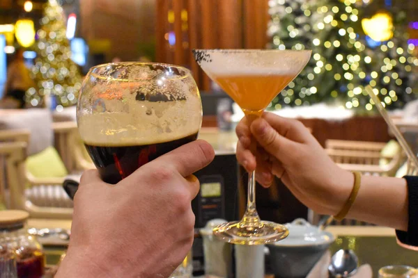 Celebration New Year Restaurant Clink Glasses Alcohol Festive Toast — Stock fotografie
