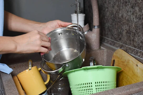 Woman Housewife Washes Dirty Kitchen Dishes House — Fotografia de Stock