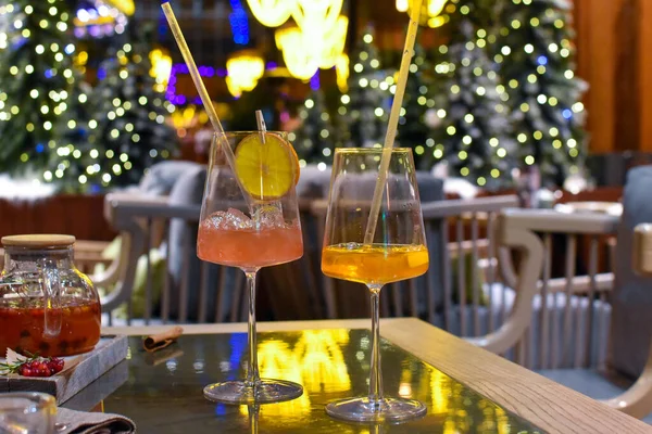 Cocktail Glasses Festive Table Restaurant Drink Alcohol Holiday — Stockfoto