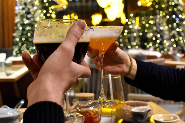 Celebration New Year Restaurant Clink Glasses Alcohol Festive Toast — Stockfoto