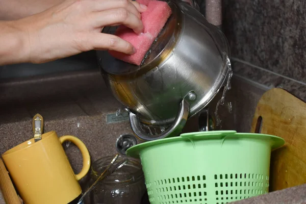 Woman Housewife Washes Dirty Kitchen Dishes House — Fotografia de Stock