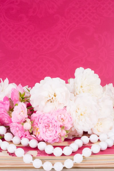 Gül arka plan ile romantik sınır