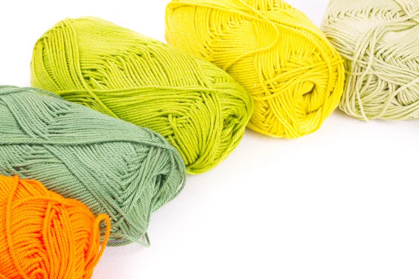 Renkli skeins iplik