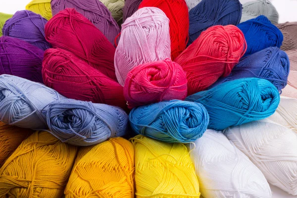 Skeins colorés de fil — Photo