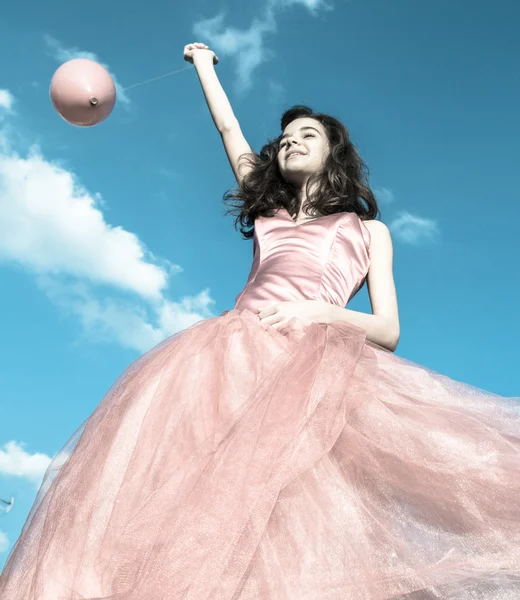 Pembe balonlu kız