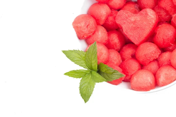 Rebanada de sandía roja fresca aislada en blanco — Foto de Stock