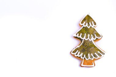 Zencefilli kurabiye ve baharat beyaz arka plan üzerinde kapat