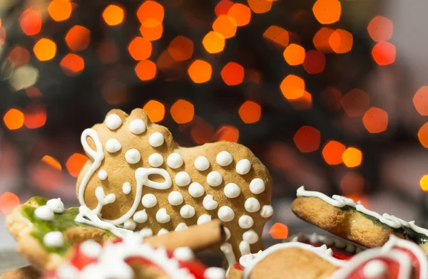gingerbread çerezleri Noel ışık ile