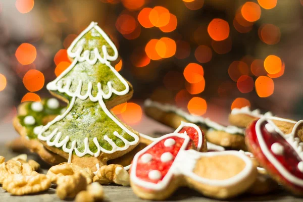 Пряничное печенье с рождественским светом — стоковое фото