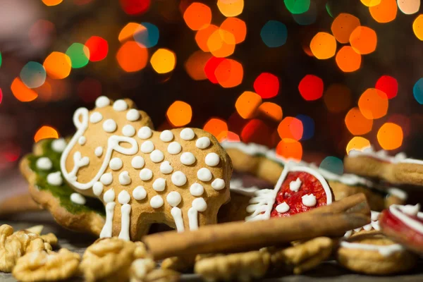 Gingerbread cookies with christmas light — Stock Photo, Image